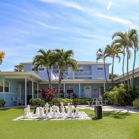 St. Pete Beach Suites Exterior foto